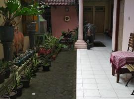 A picture of the hotel: Penginapan Kunthi