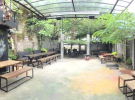 Bat & Arrow, Hotel in Padang