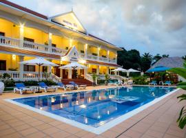 Riviera Hotel & Resort Kep, Hotel in Kep