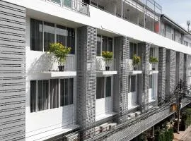Ratchadamnoen Residence