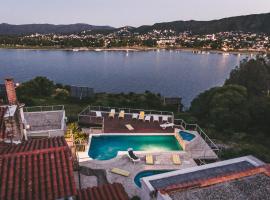 lacasonavistalago, hotel in Villa Carlos Paz