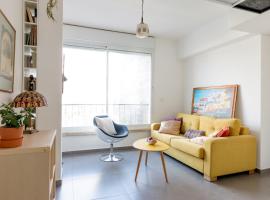 รูปภาพของโรงแรม: Bright 2 BR in Hype Neighborhood by FeelHome