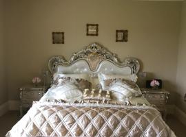 Фотография гостиницы: Citywest Saggart luxury ensuite room