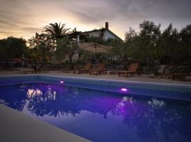 Tvrdic Honey, ξενοδοχείο σε Grohote