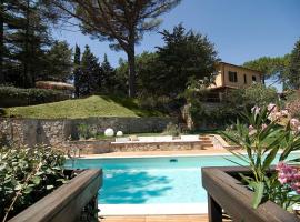 Hotel Photo: Stunning Country House overlooking Tuscany hills