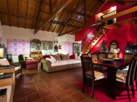 A picture of the hotel: WHome | Alcobaça Luxury Villa