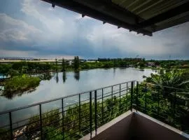 Na Siri Lake View