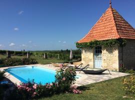 A picture of the hotel: Chambre d'Hôtes Clos des Pierres Blanches