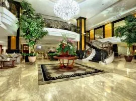 ASTON Tropicana Hotel Bandung، فندق في باندونغ