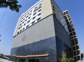 Hotel Photo: The Cambay Grand