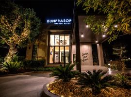 होटल की एक तस्वीर: Bunprasop Garden Hotel