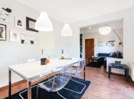 Hotel Photo: Trendy Minimal Flat in posh Athens