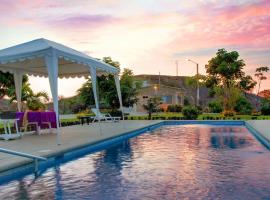 Saint Patricks Lodge, hotel a Santa Elena