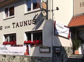 होटल की एक तस्वीर: Hotel zum Taunus