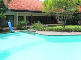 होटल की एक तस्वीर: Ragunan Creative Villas