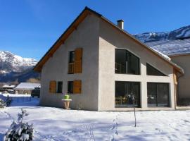 Hotel Foto: #Lemasdoisans au pied de l'Alpe d'Huez via Bourg d'Oisans le perce neige