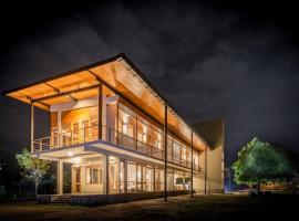 Tree Tops Yala, hotel in Yala