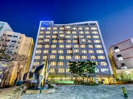 더 퍼스트70 호텔