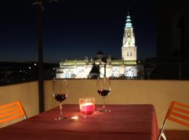 รูปภาพของโรงแรม: Piso en el Corazon de Toledo