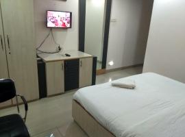 Hotel kuvat: JK Rooms 122 Shaheen-Nr. Mahindra Co.-MIDC