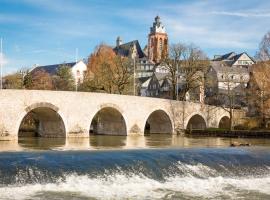 都布里克膳食公寓酒店，位于韦茨拉尔的酒店