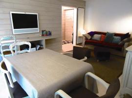 Hotel Photo: JOLI T2 PRES DES HALLES BIARRITZ - B316