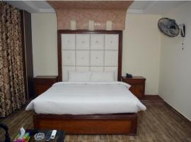 รูปภาพของโรงแรม: Hotel Redison Blue Area