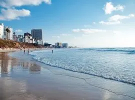 Arena Hotel by the Beach, hotel i Bat Yam