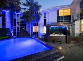 Pavilions Hotel