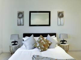 Hotel Photo: 2 Bed | Dock Apartments | Canary Wharf