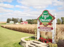 A picture of the hotel: Field of Dreams House