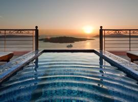Nefeles Luxury Suites, hotel en Fira