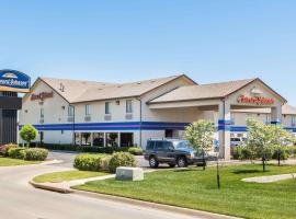 Howard Johnson by Wyndham Wichita Airport, Hotel in Wichita