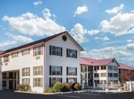 Super 8 by Wyndham Sevierville Riverside, hotel in Sevierville