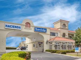 Hotel fotoğraf: Travelodge by Wyndham Costa Mesa Newport Beach Hacienda