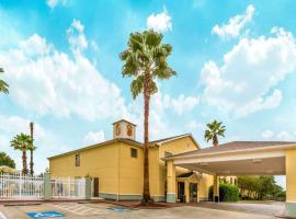 Super 8 by Wyndham Lake Charles/Sulphur, hotelli kohteessa Lake Charles