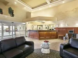 Super 8 by Wyndham High Level AB