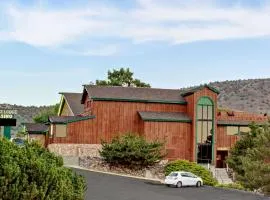 Topaz Lodge