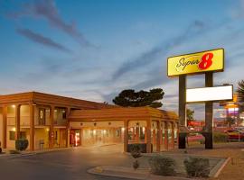 A picture of the hotel: Super 8 by Wyndham El Paso Airport