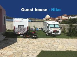 होटल की एक तस्वीर: Guesthouse Niko