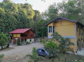 Country house Pulai Holiday Village, hotel v destinaci Gua Musang