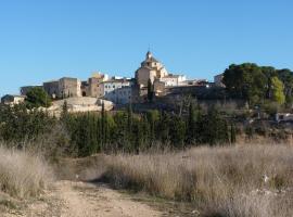 Foto di Hotel: Maison de village près des plages