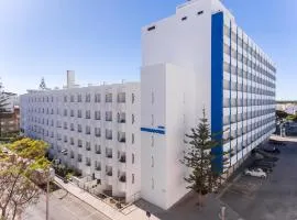 Hotel Navegadores, hotel in Monte Gordo