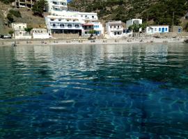 Hotel Photo: TO VOTSALO-beach side studios & taverna