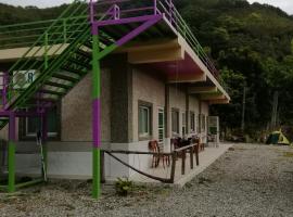 台東民宿 關山桃花心木民宿農場、関山鎮のホテル