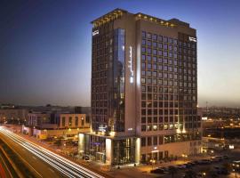 รูปภาพของโรงแรม: Centro Waha by Rotana