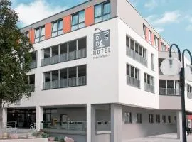 B&F Hotel am Neumarkt، فندق في باد هيرسفيلد