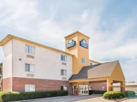 รูปภาพของโรงแรม: Days Inn & Suites by Wyndham Dallas