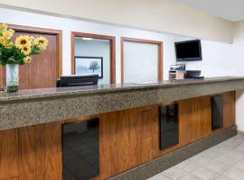 A picture of the hotel: Days Inn & Suites by Wyndham Des Moines Airport