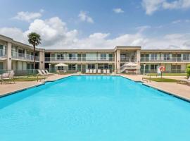 A picture of the hotel: Days Inn by Wyndham Seguin TX